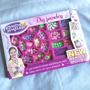 New In Packaging - 150-Piece Jewelry Bead Kit For Kids